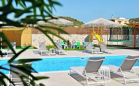 Id Holiday Living